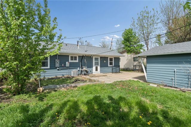 4432 Sherman St NE, Cedar Rapids, IA 52402