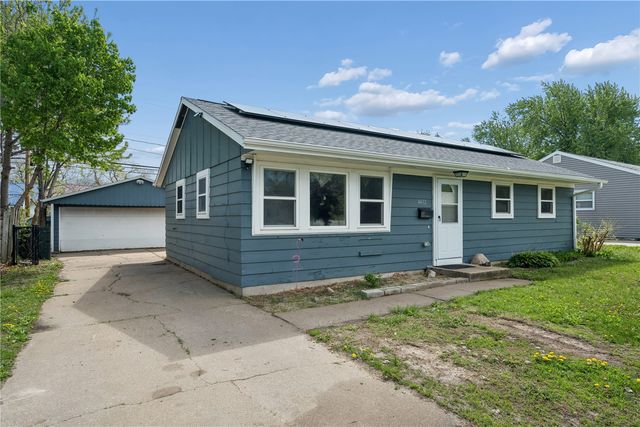 4432 Sherman St NE, Cedar Rapids, IA 52402