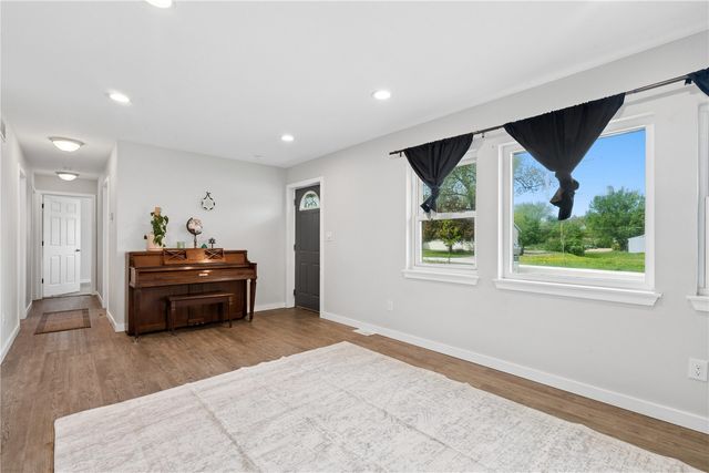 4432 Sherman St NE, Cedar Rapids, IA 52402