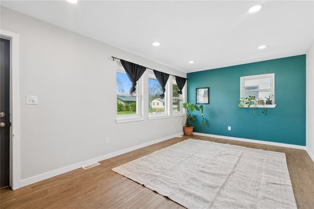 4432 Sherman St NE, Cedar Rapids, IA 52402