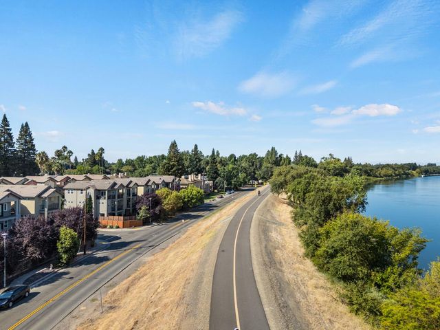 53 Rio Viale Ct, Sacramento, CA 95831