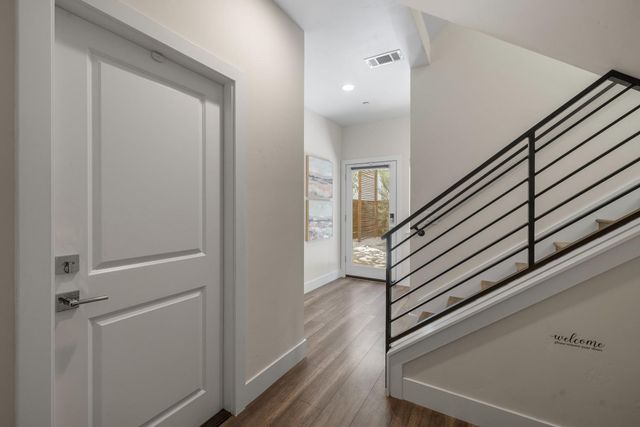 53 Rio Viale Ct, Sacramento, CA 95831