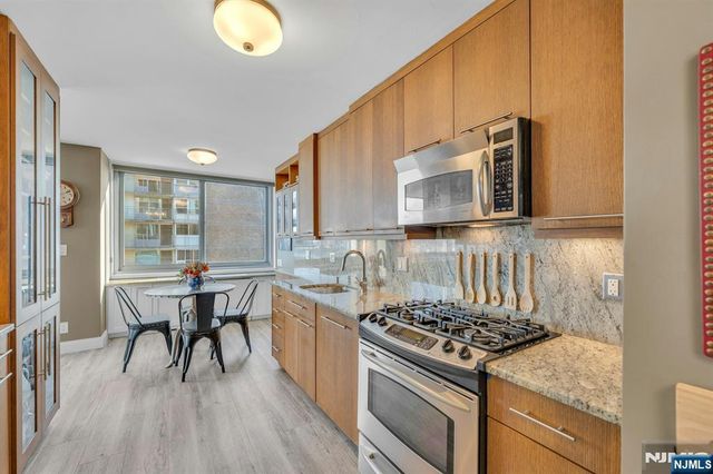 1600 Parker Avenue 27G, Fort Lee, NJ 07024