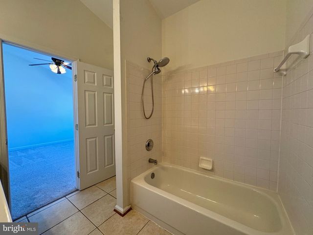 7481 GADSBY SQ, Alexandria, VA 22315