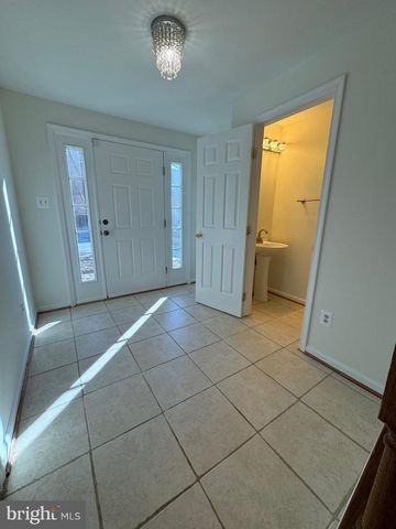 7481 GADSBY SQ, Alexandria, VA 22315