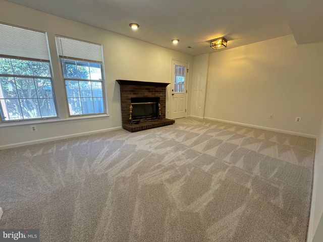 7481 GADSBY SQ, Alexandria, VA 22315