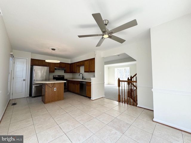 7481 GADSBY SQ, Alexandria, VA 22315