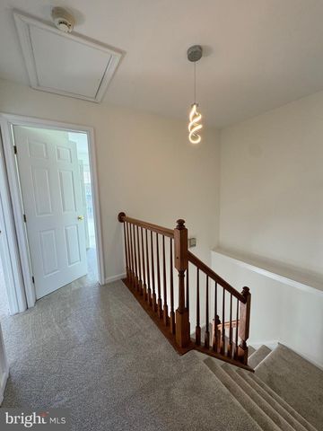 7481 GADSBY SQ, Alexandria, VA 22315