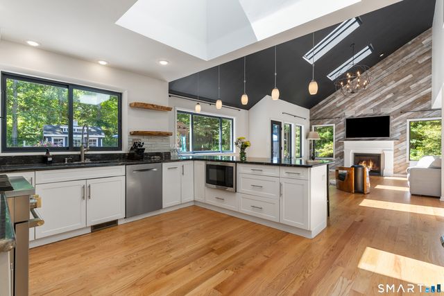 84 Sawmill Road, Branford, CT 06405