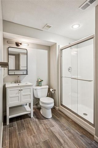 7708 N Atkins Place, Kansas City, MO 64152