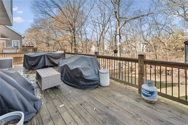 7708 N Atkins Place, Kansas City, MO 64152