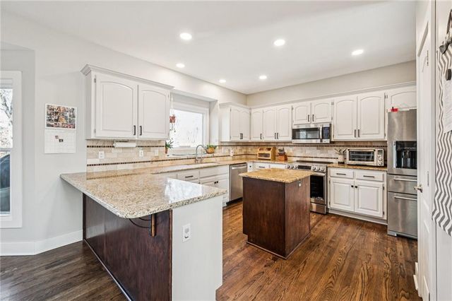 7708 N Atkins Place, Kansas City, MO 64152