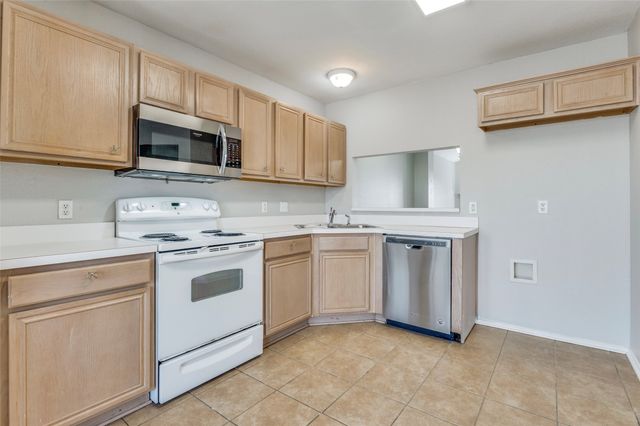 800 Ponselle Drive, Arlington, TX 76001