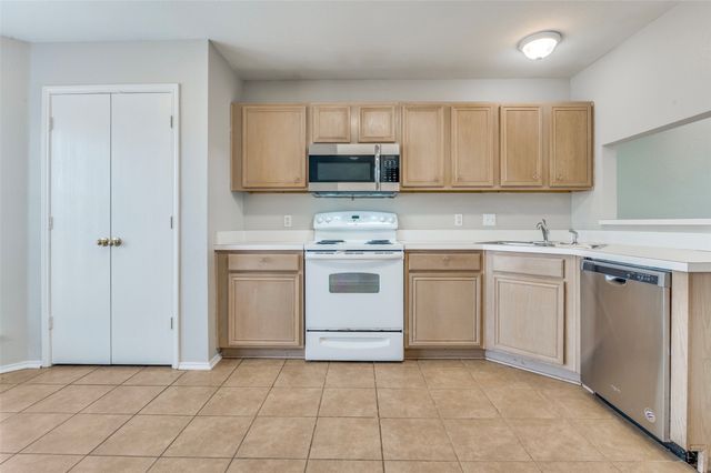 800 Ponselle Drive, Arlington, TX 76001