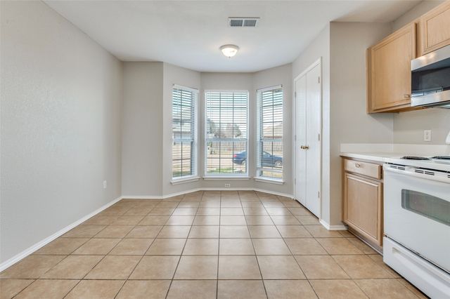 800 Ponselle Drive, Arlington, TX 76001