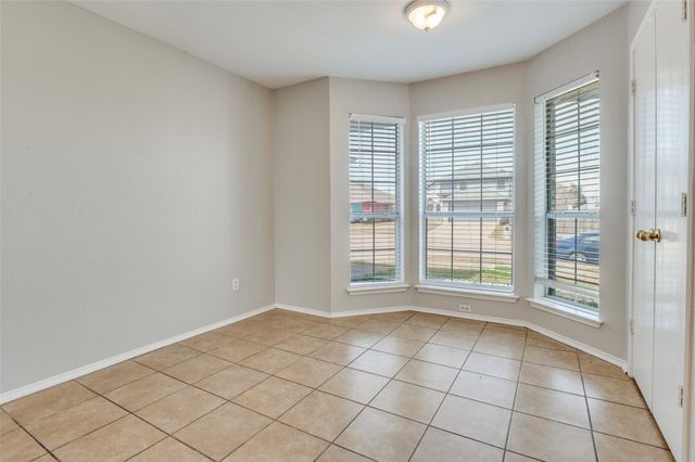 800 Ponselle Drive, Arlington, TX 76001