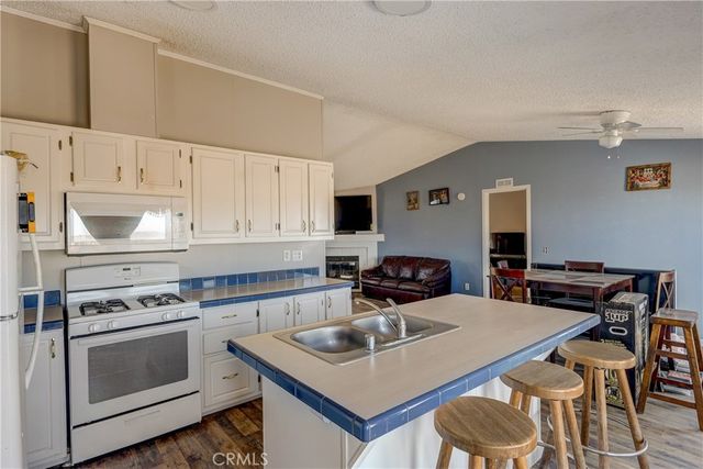 19032 Bonanza Trail, Helendale, CA 92342
