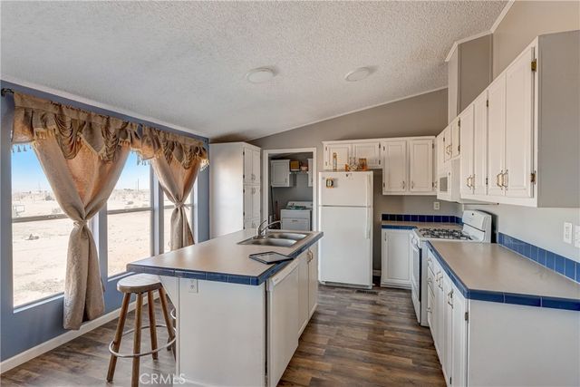 19032 Bonanza Trail, Helendale, CA 92342