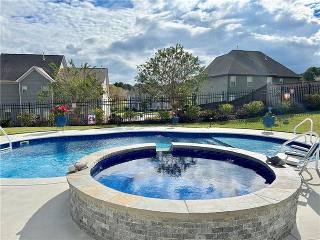 2216 Blackberry Court, Monroe, GA 30656