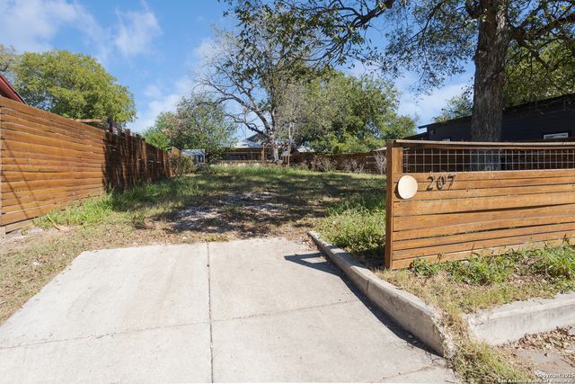 207 forrest, San Antonio, TX 78204