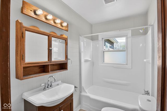 133 N 5th Avenue, Beech Grove, IN 46107