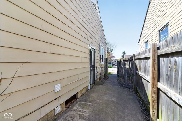 133 N 5th Avenue, Beech Grove, IN 46107