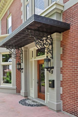 1721 Mount Curve Avenue, Minneapolis, MN 55403