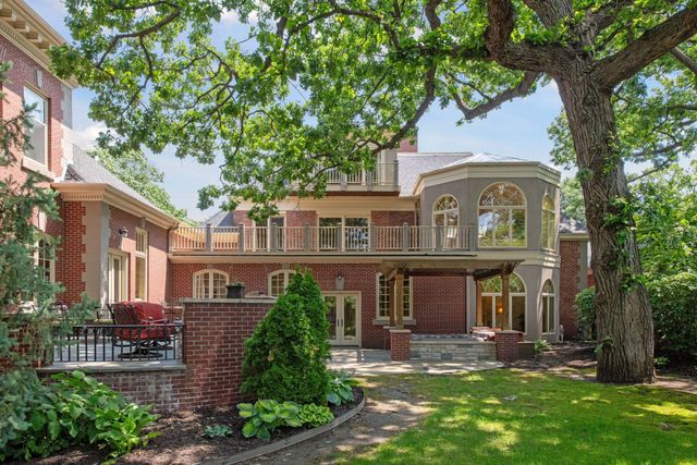 1721 Mount Curve Avenue, Minneapolis, MN 55403