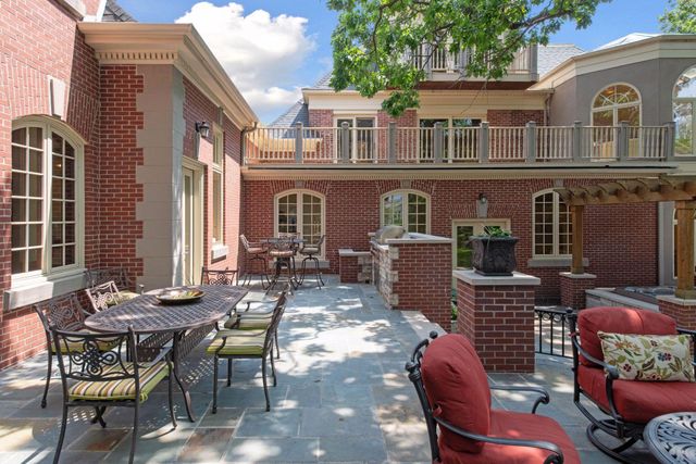 1721 Mount Curve Avenue, Minneapolis, MN 55403