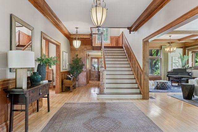 1721 Mount Curve Avenue, Minneapolis, MN 55403