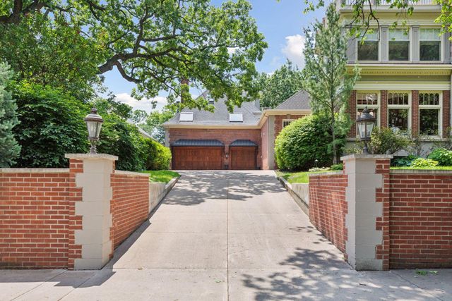 1721 Mount Curve Avenue, Minneapolis, MN 55403