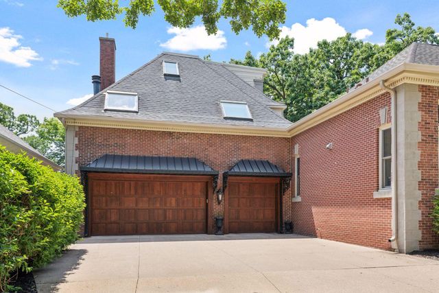 1721 Mount Curve Avenue, Minneapolis, MN 55403