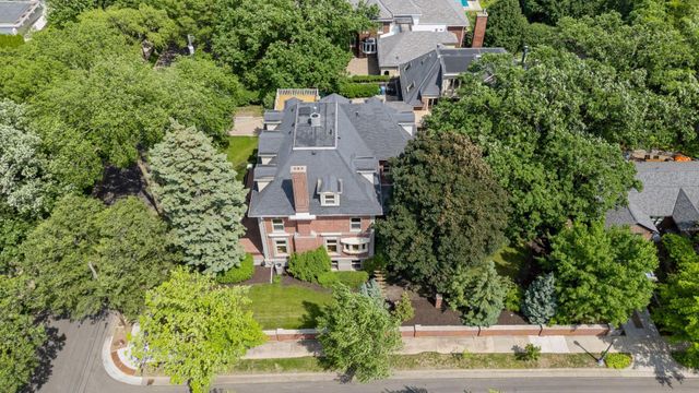 1721 Mount Curve Avenue, Minneapolis, MN 55403