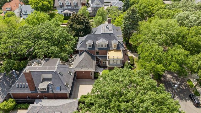 1721 Mount Curve Avenue, Minneapolis, MN 55403