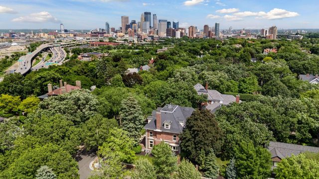 1721 Mount Curve Avenue, Minneapolis, MN 55403