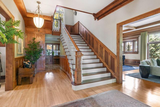 1721 Mount Curve Avenue, Minneapolis, MN 55403