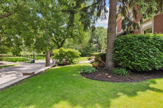 1721 Mount Curve Avenue, Minneapolis, MN 55403