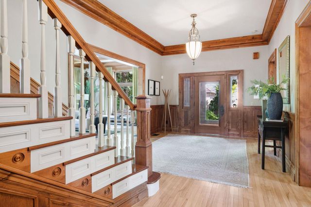 1721 Mount Curve Avenue, Minneapolis, MN 55403