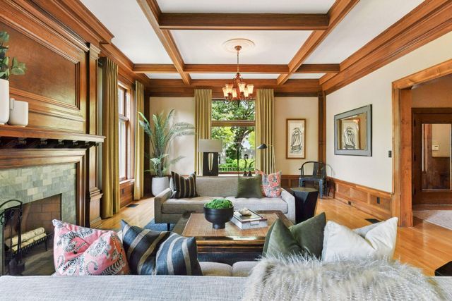 1721 Mount Curve Avenue, Minneapolis, MN 55403