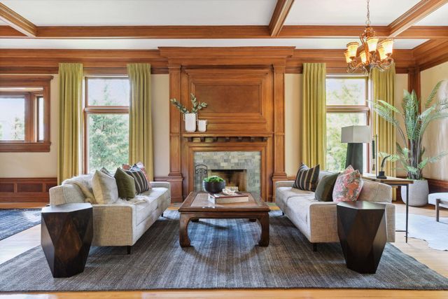 1721 Mount Curve Avenue, Minneapolis, MN 55403