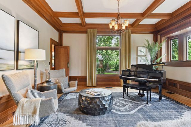 1721 Mount Curve Avenue, Minneapolis, MN 55403