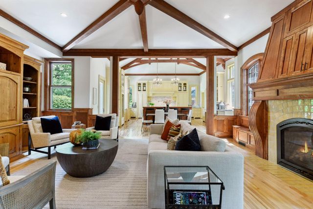 1721 Mount Curve Avenue, Minneapolis, MN 55403