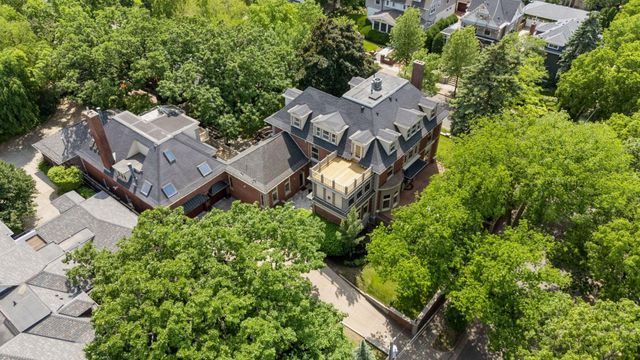 1721 Mount Curve Avenue, Minneapolis, MN 55403