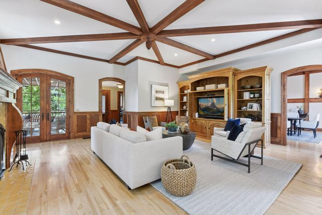 1721 Mount Curve Avenue, Minneapolis, MN 55403