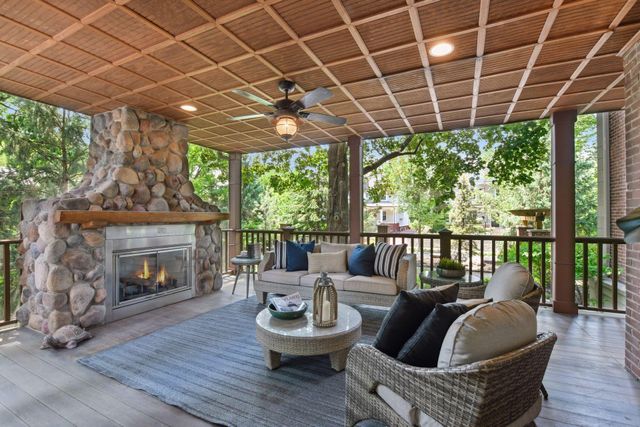 1721 Mount Curve Avenue, Minneapolis, MN 55403