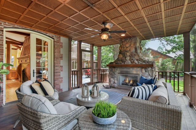 1721 Mount Curve Avenue, Minneapolis, MN 55403