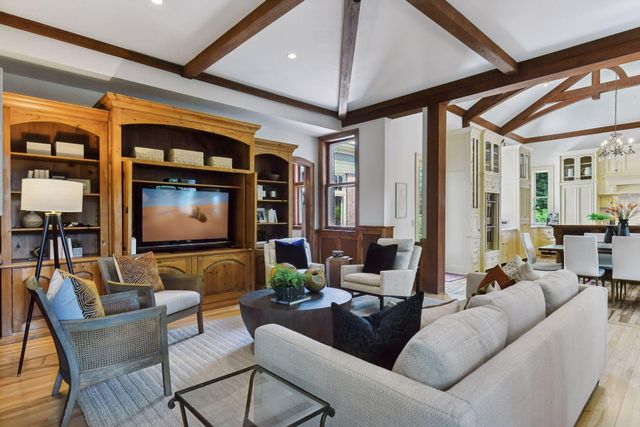 1721 Mount Curve Avenue, Minneapolis, MN 55403