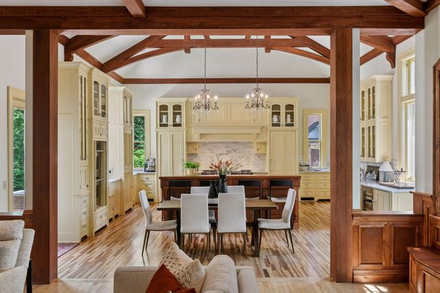 1721 Mount Curve Avenue, Minneapolis, MN 55403