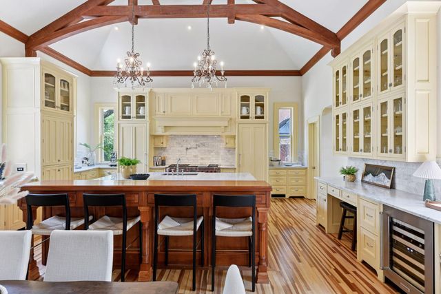 1721 Mount Curve Avenue, Minneapolis, MN 55403