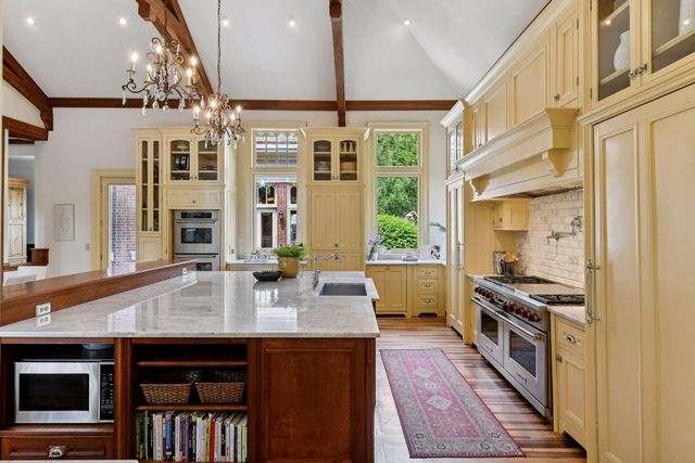 1721 Mount Curve Avenue, Minneapolis, MN 55403